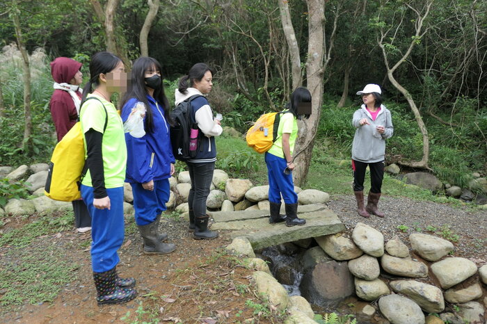 校長提醒學生注意石橋通行安全圖片