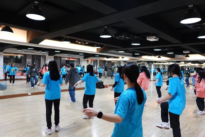 街舞老師拆解舞蹈動作讓學生更容易上手