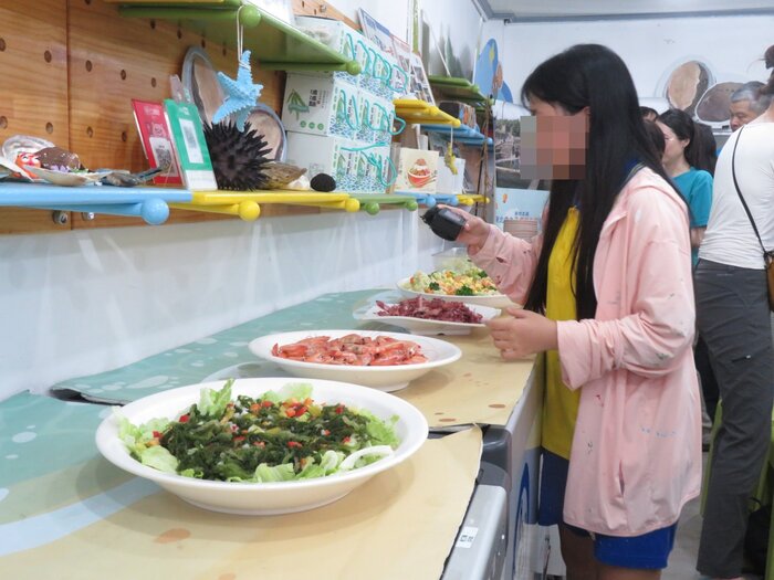 海洋小推手拍攝海葡萄沙拉等料理