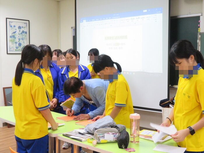 會後簽書活動圖片