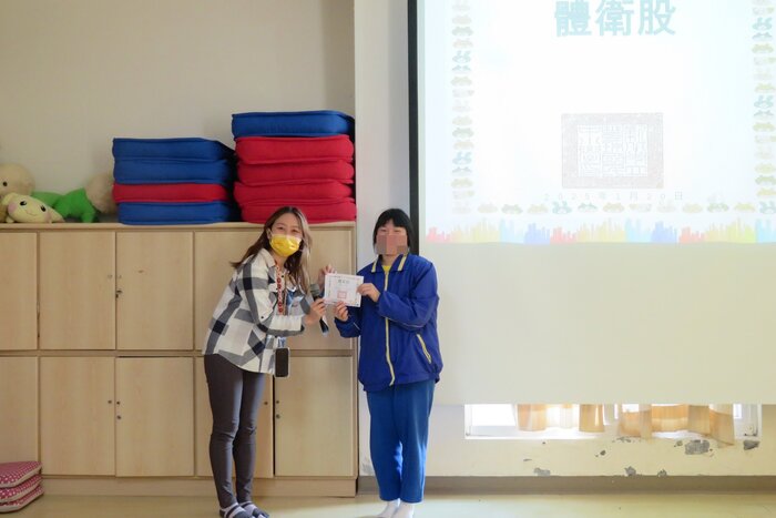 生教組代表感謝本學期幹部辛勤協助教學