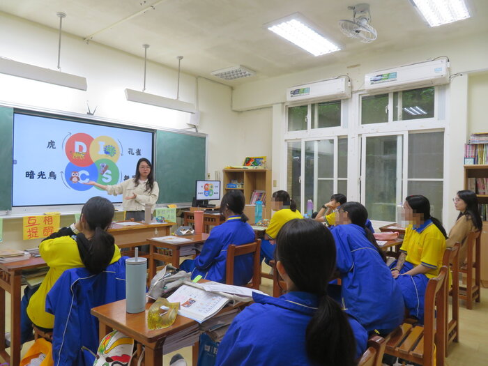 1141104-佳盈師-美術課公開觀課圖片