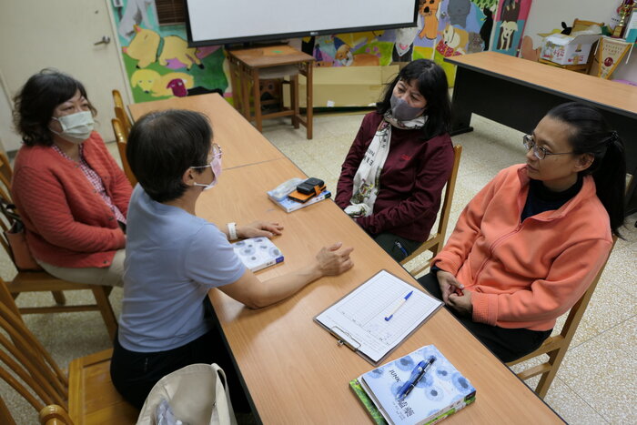 苑芳老師分享朗讀給其他團體的例子