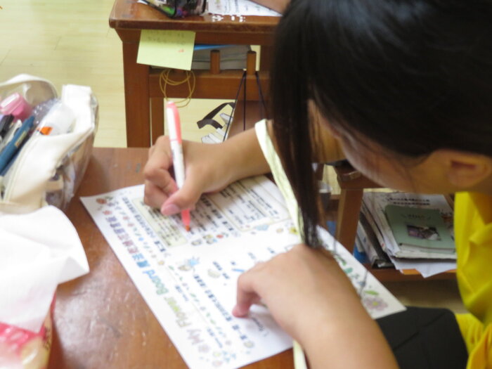 學生開始解密