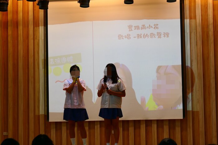 學生歌唱表演