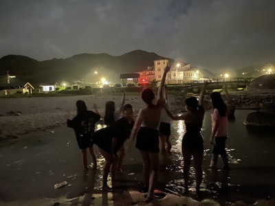 1.學生很中意的海邊嬉戲相片
