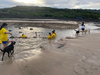 7.豐珠學生金沙灣戲水