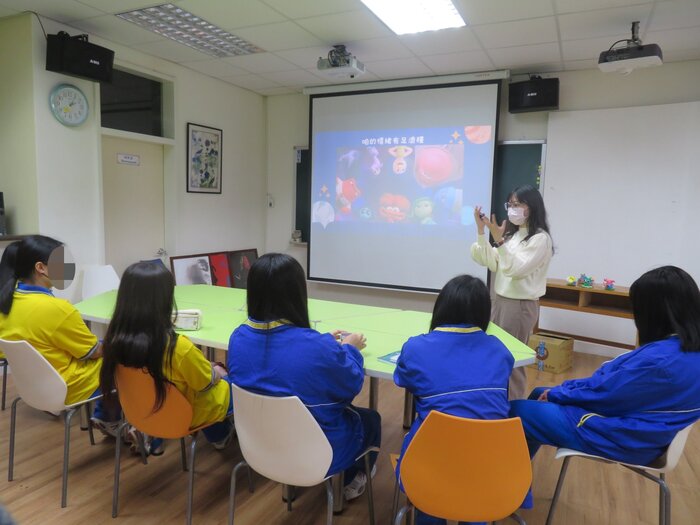 老師講解人的多樣情緒