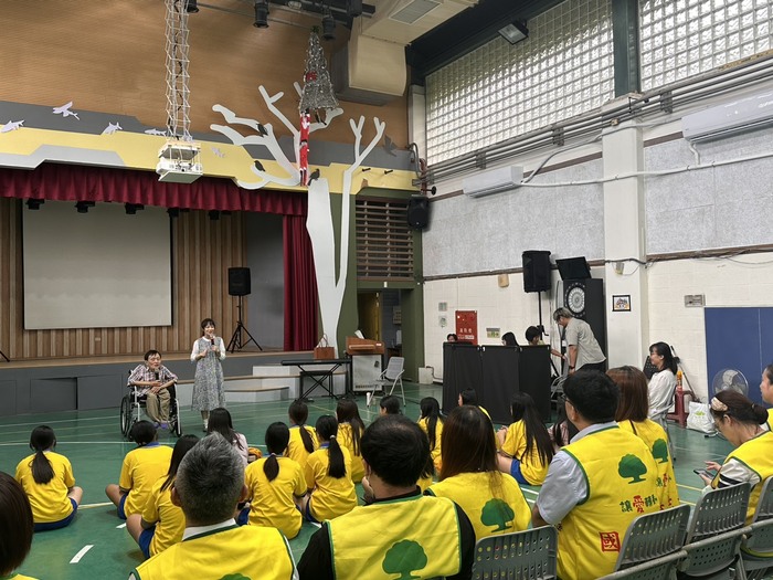 混障綜藝團演出