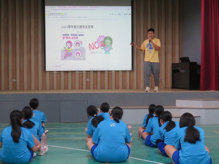 生教組長進行114學年度 第一學期-交通安全宣導圖片