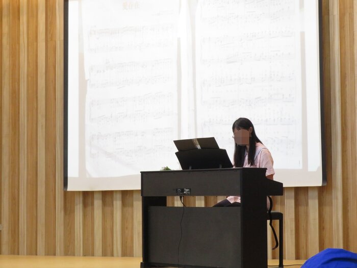 學生鋼琴演奏