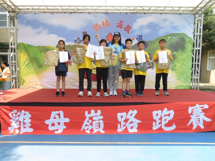 頒獎-國小中年級組