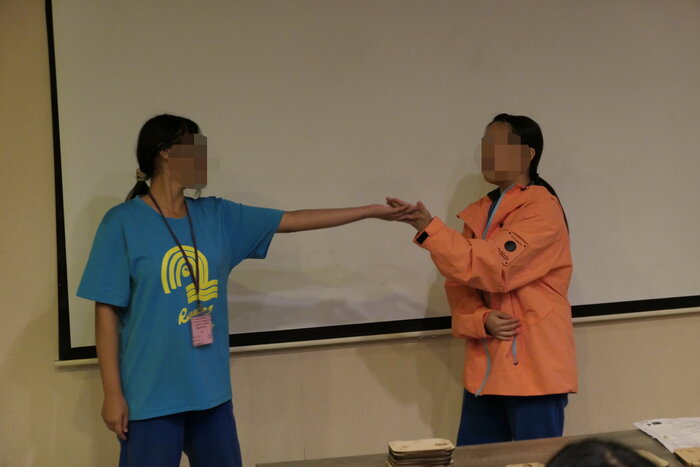 豐姐姐以戲劇開場