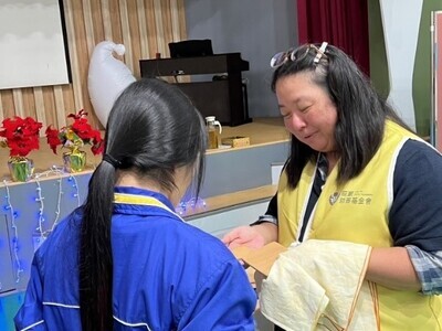 排隊給蔚真老師檢查