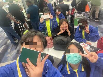1.出國前雀躍的豐珠少女