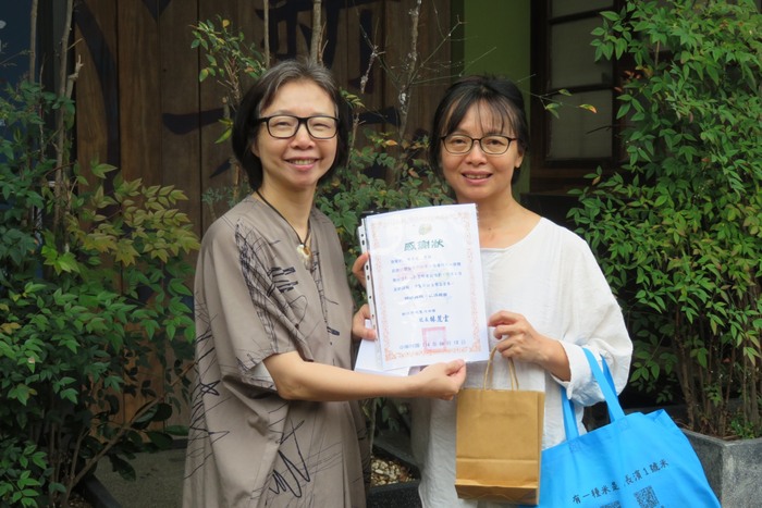 校長致贈感謝狀給講師圖片