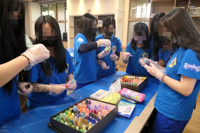 大家選喜歡的顏料