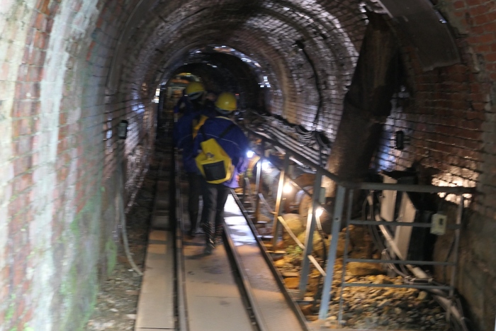 參觀礦工坑道圖片