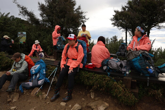 登山休息補充能量