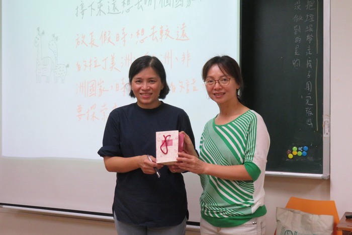 校長致贈感謝禮給作者