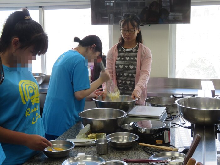 小組內進行分工操作圖片