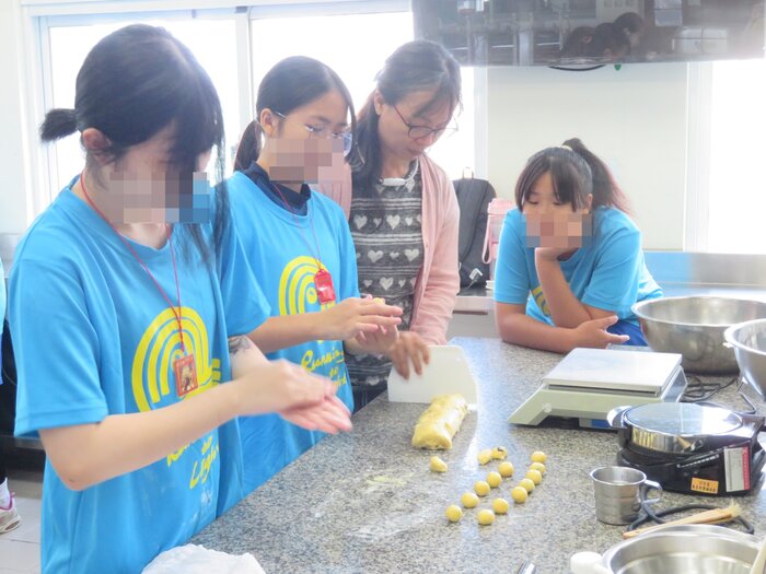 將麵團分為每個10g並搓圓圖片