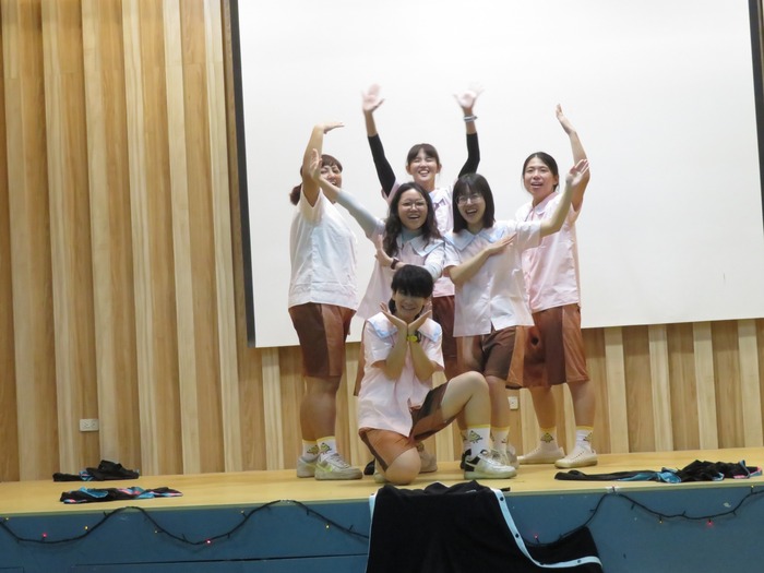 教師演出開場舞圖片