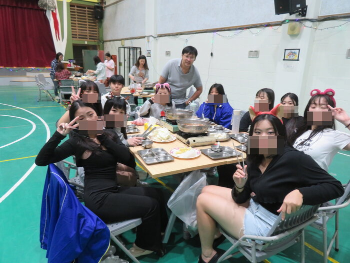 羽成班同學一起合照圖片