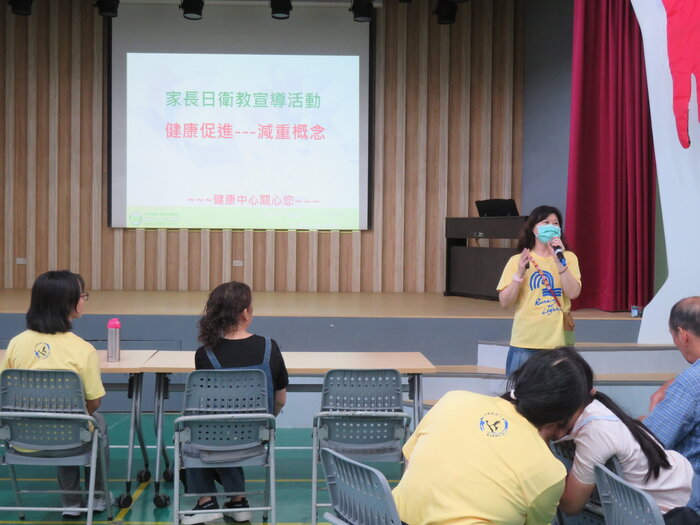 護理師進行健康講座宣導圖片