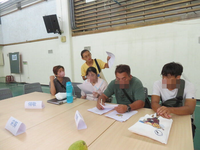 高中部導師林怡如老師與家長進行親師時間圖片