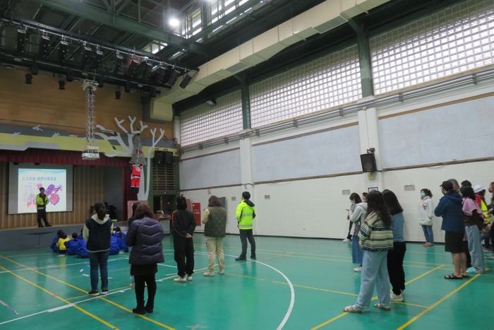 師生共同聆聽防災宣導