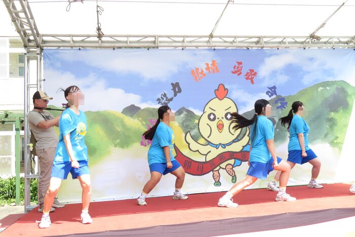豐姐姐帶動跳熱身操