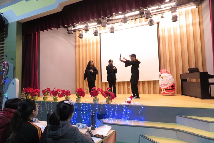 羽班表演