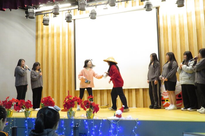 成班表演