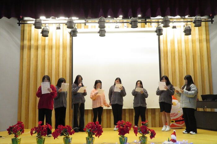 成班表演