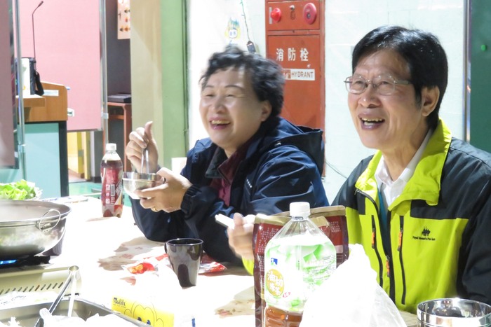 來賓一同參與聖誕晚會